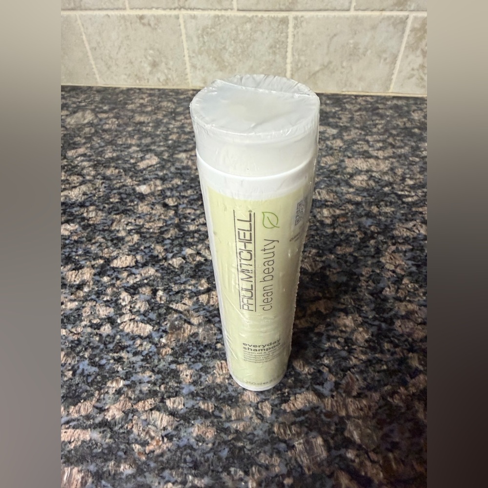 Paul Mitchell Clean Beauty Everyday Shampoo - Picture 2 of 3
